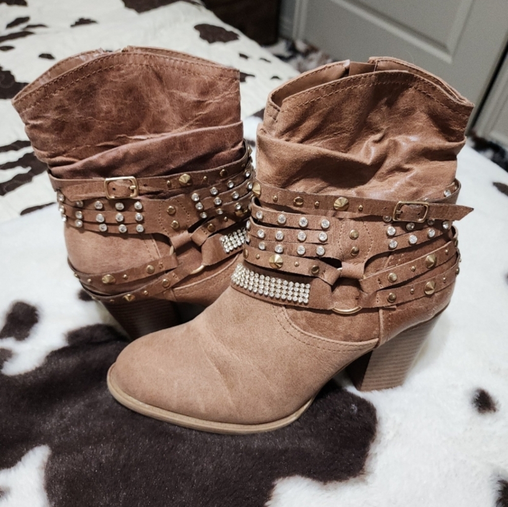 Daisy Fuentes rhinestone boots